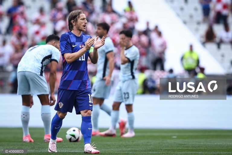 A seleção portuguesa de futebol perdeu hoje com a Croácia, por 2-1, no segundo jogo de preparação para o Euro2024, no regresso, 10 anos depois, ao Estádio Nacional, em Oeiras.