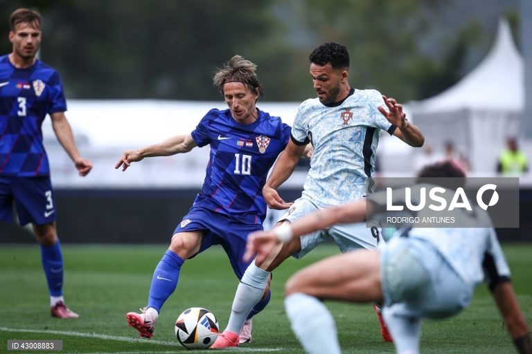 A seleção portuguesa de futebol perdeu hoje com a Croácia, por 2-1, no segundo jogo de preparação para o Euro2024, no regresso, 10 anos depois, ao Estádio Nacional, em Oeiras.