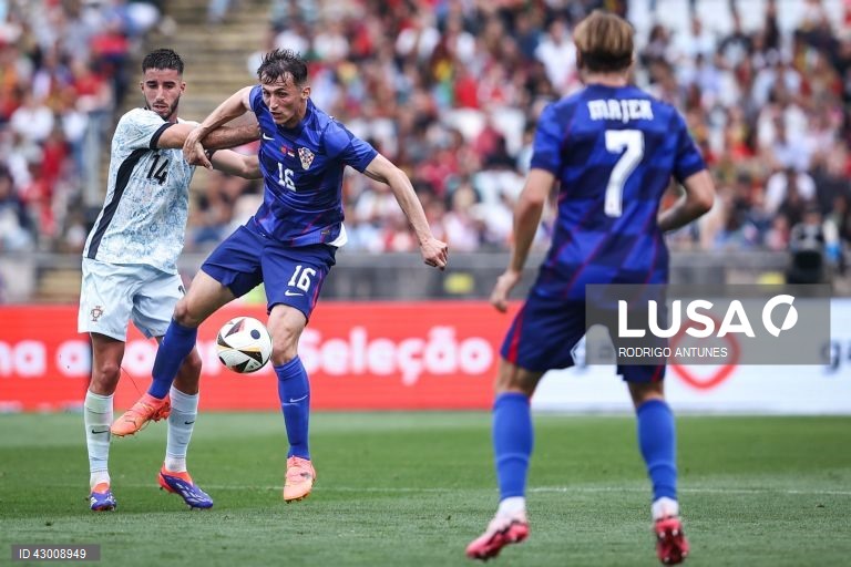 A seleção portuguesa de futebol perdeu hoje com a Croácia, por 2-1, no segundo jogo de preparação para o Euro2024, no regresso, 10 anos depois, ao Estádio Nacional, em Oeiras.