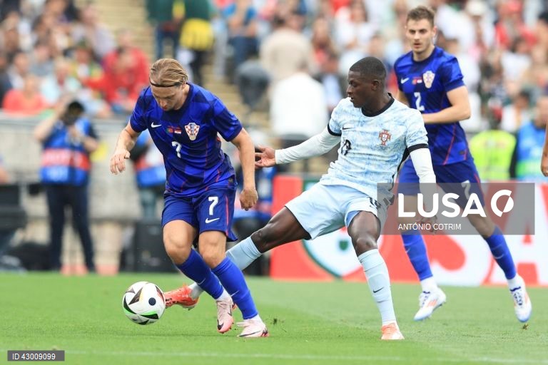 A seleção portuguesa de futebol perdeu hoje com a Croácia, por 2-1, no segundo jogo de preparação para o Euro2024, no regresso, 10 anos depois, ao Estádio Nacional, em Oeiras.