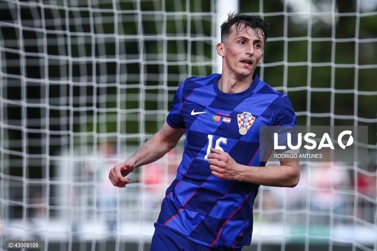 A seleção portuguesa de futebol perdeu hoje com a Croácia, por 2-1, no segundo jogo de preparação para o Euro2024, no regresso, 10 anos depois, ao Estádio Nacional, em Oeiras.