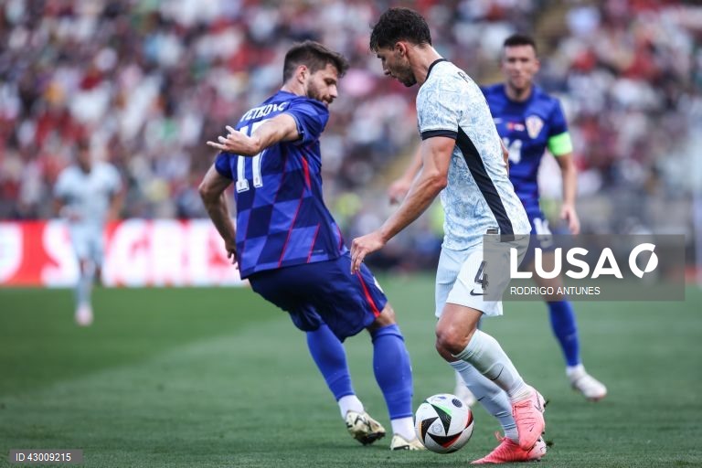 A seleção portuguesa de futebol perdeu hoje com a Croácia, por 2-1, no segundo jogo de preparação para o Euro2024, no regresso, 10 anos depois, ao Estádio Nacional, em Oeiras.