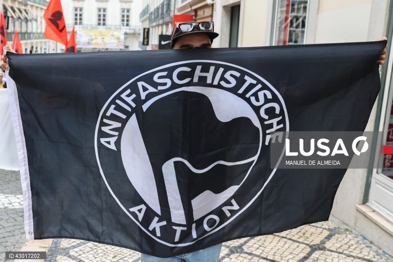 Perticipantes no dia de luta anti-racista, organizado pela Frente Anti-Racista, Associação Desportiva e Recreativa "O Relâmpago", Conselho Português para a Paz e Cooperação, União de Sindicatos de Lisboa e Vida Justa, em Lisboa, 10 de junho de 2024. MANUEL DE ALMEIDA / LUSA