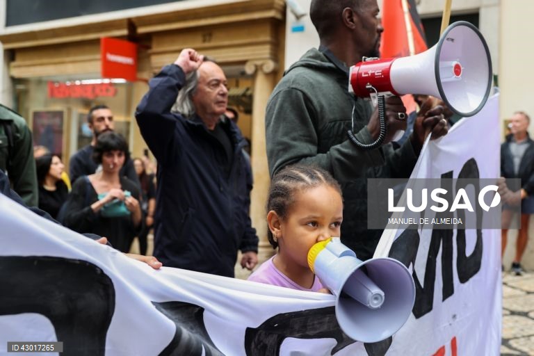 Perticipantes no dia de luta anti-racista, organizado pela Frente Anti-Racista, Associação Desportiva e Recreativa "O Relâmpago", Conselho Português para a Paz e Cooperação, União de Sindicatos de Lisboa e Vida Justa, em Lisboa, 10 de junho de 2024. MANUEL DE ALMEIDA / LUSA