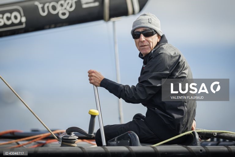 Início da 85.ª corrida à vela "Bol d'Or" no Lago de Genebra, em Genebra, Suíça. 409 barcos inscreveram-se para a Bol d'Or deste fim de semana, a maior regata à vela realizada num lago da Europa. 