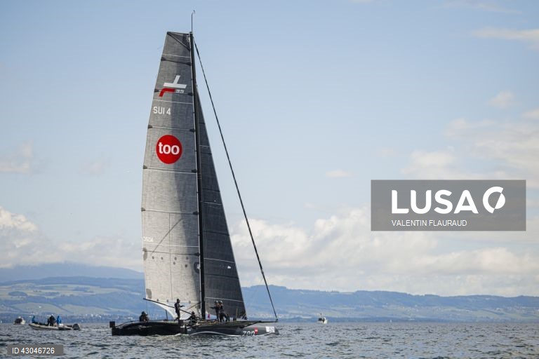 Início da 85.ª corrida à vela "Bol d'Or" no Lago de Genebra, em Genebra, Suíça. 409 barcos inscreveram-se para a Bol d'Or deste fim de semana, a maior regata à vela realizada num lago da Europa. 