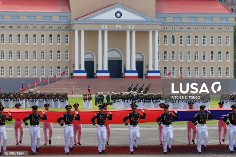 Celebrações do centenário da Academia Militar da República da China (ROC) (celebrações do centenário da Academia Militar de Whampoa) no interior da Academia Militar da República da China (ROC) em Kaohsiung, Taiwan,