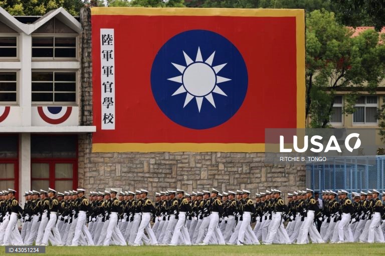 Celebrações do centenário da Academia Militar da República da China (ROC) (celebrações do centenário da Academia Militar de Whampoa) no interior da Academia Militar da República da China (ROC) em Kaohsiung, Taiwan,