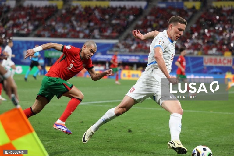 O extremo Francisco Conceição selou hoje, nos descontos, a vitória de Portugal sobre a República Checa (2-1) na estreia no Euro2024 de futebol, apontando o 58.º tento luso em fases finais da competição.
