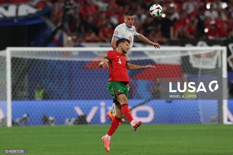 O extremo Francisco Conceição selou hoje, nos descontos, a vitória de Portugal sobre a República Checa (2-1) na estreia no Euro2024 de futebol, apontando o 58.º tento luso em fases finais da competição.