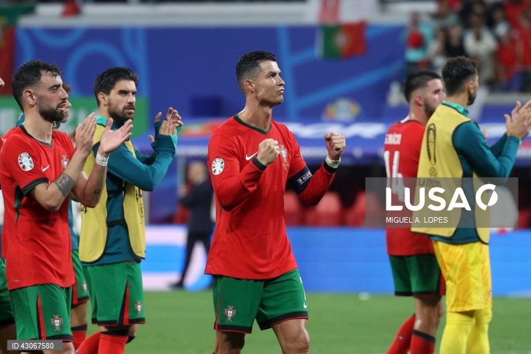O extremo Francisco Conceição selou hoje, nos descontos, a vitória de Portugal sobre a República Checa (2-1) na estreia no Euro2024 de futebol, apontando o 58.º tento luso em fases finais da competição.