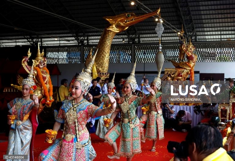 Tailândia: Bençãos das barcas a ser utilizadas nos festejos do aniversário do Rei