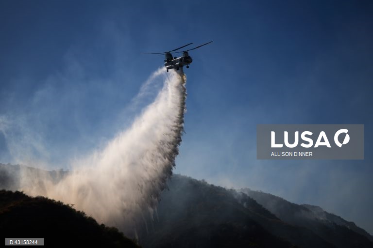 Incêndio em Sharp ameaça casas em Simi Valley