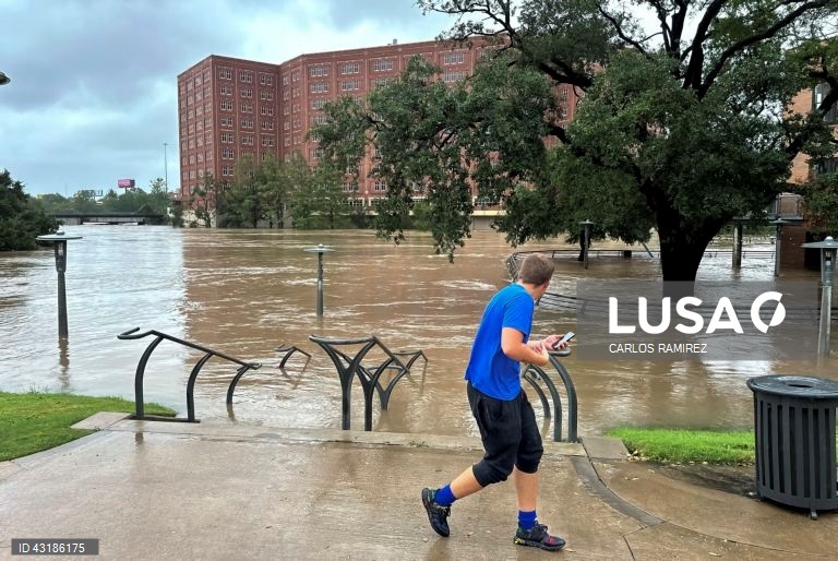 Texas: efeitos da passagem do furacão Beryl em Houston