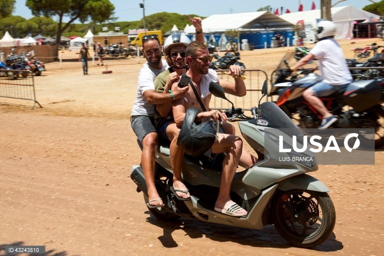 Motards à chegada para participarem na 42ª Concentração Motard de Faro 2024, 19 de Julho de 2024. LUIS BRANCA/LUSA