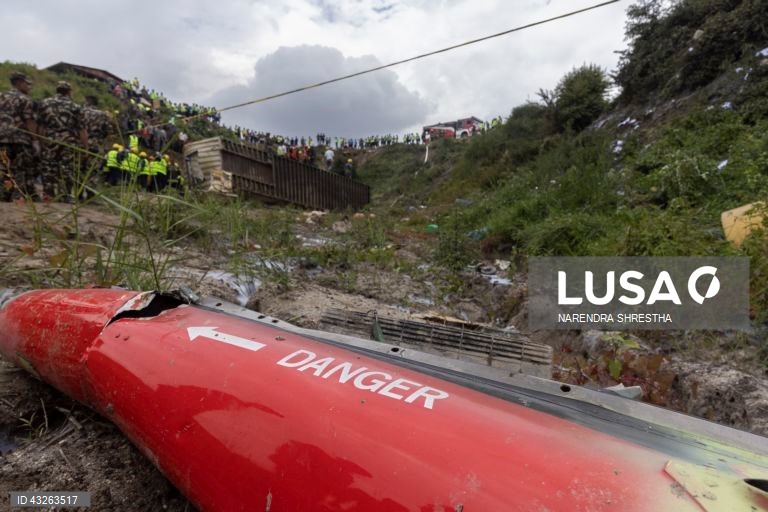 Avião despenha-se ao levantar voo com 19 pessoas a bordo no Nepal