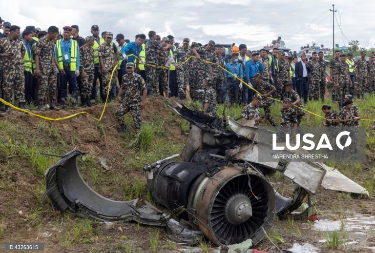 Avião despenha-se ao levantar voo com 19 pessoas a bordo no Nepal