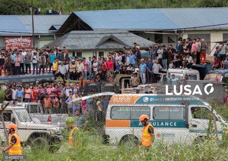 Avião despenha-se ao levantar voo com 19 pessoas a bordo no Nepal