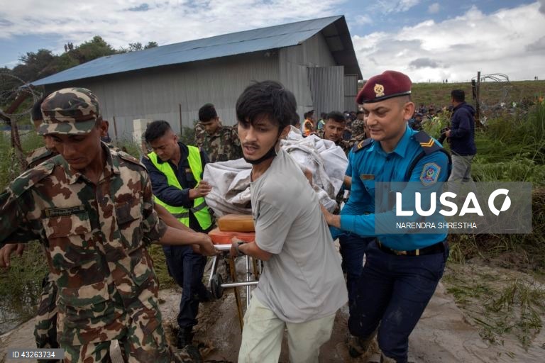 Avião despenha-se ao levantar voo com 19 pessoas a bordo no Nepal
