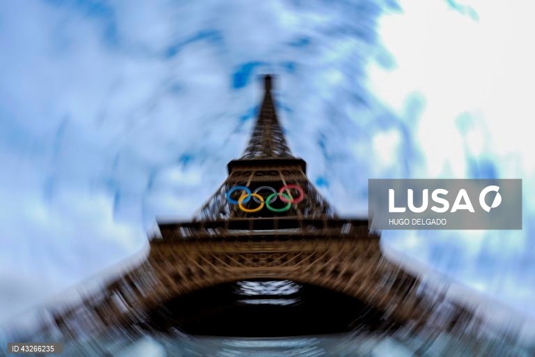 Paris é hoje uma cidade imprópria para turistas, dececionados pela dificuldade de acesso a alguns dos postais da capital, e mesmo para os parisienses, cujo quotidiano se perde entre as ‘barreiras’ dos Jogos Olímpicos, em Paris, França, 23 de julho de 2024. A capital francesa é, por estes dias, o epicentro desportivo mundial, uma realidade que transformou Paris numa sucessão de barreiras, baias e cordões de segurança, incompatíveis (ou quase) com memórias fotográficas dos monumentos mais...