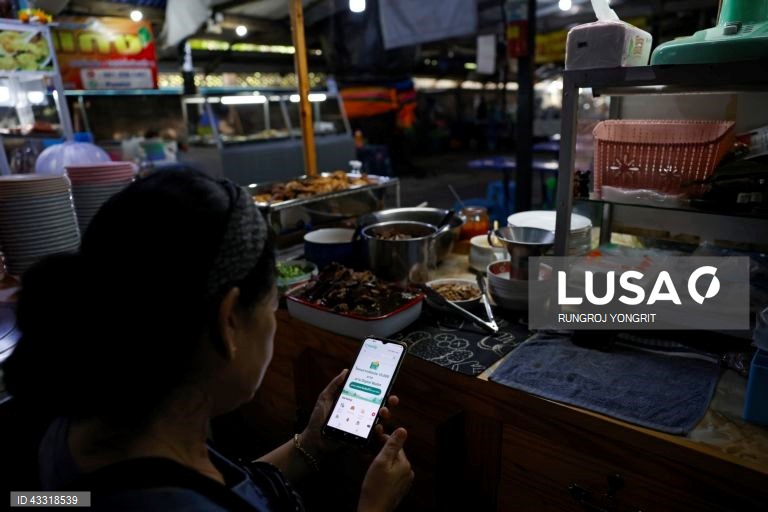 Tailândia: Governo lança programa carteira digital aberto aos cidadãos para receberem 10 000 baht (cerca de 277 dólares americanos ou 255 euros) para gastar nas empresas locais participantes