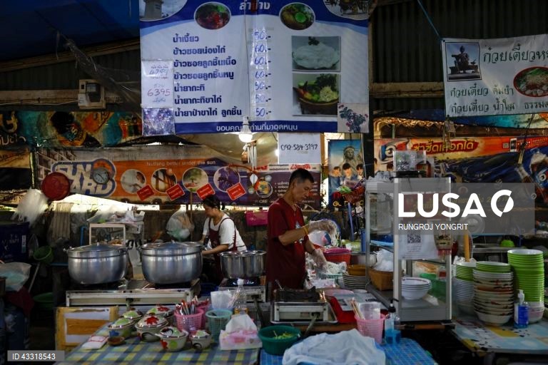 Tailândia: Governo lança programa carteira digital aberto aos cidadãos para receberem 10 000 baht (cerca de 277 dólares americanos ou 255 euros) para gastar nas empresas locais participantes