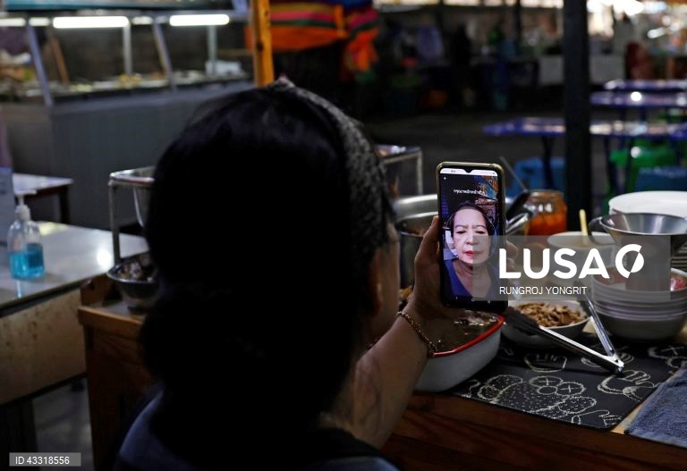 Tailândia: Governo lança programa carteira digital aberto aos cidadãos para receberem 10 000 baht (cerca de 277 dólares americanos ou 255 euros) para gastar nas empresas locais participantes