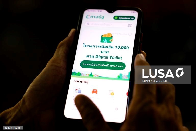 Tailândia: Governo lança programa carteira digital aberto aos cidadãos para receberem 10 000 baht (cerca de 277 dólares americanos ou 255 euros) para gastar nas empresas locais participantes