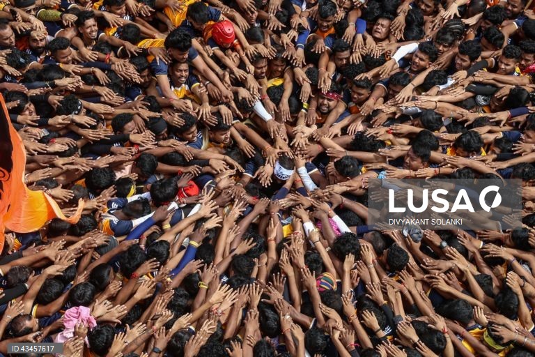 Índia: festival hindu Janmashtami em Bombaim