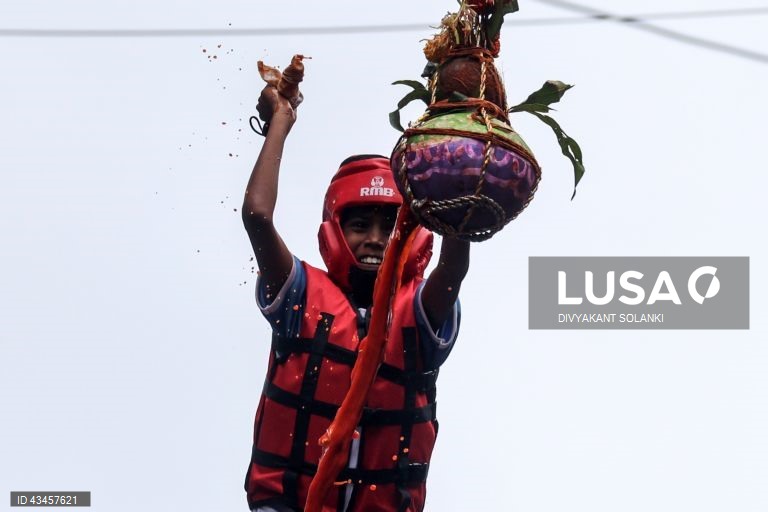 Índia: festival hindu Janmashtami em Bombaim