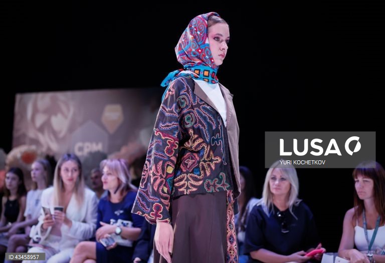 Rússia: Desfile de moda em Moscovo