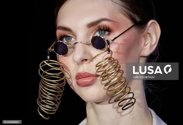 Rússia: Desfile de moda em Moscovo