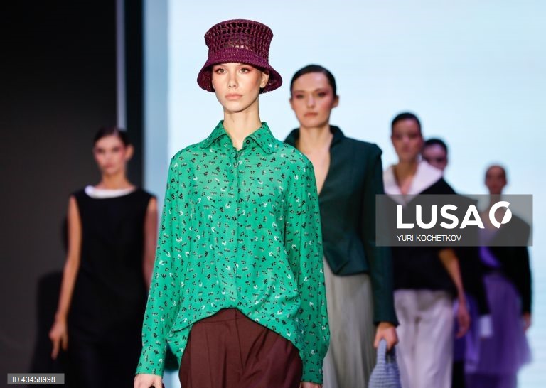 Rússia: Desfile de moda em Moscovo
