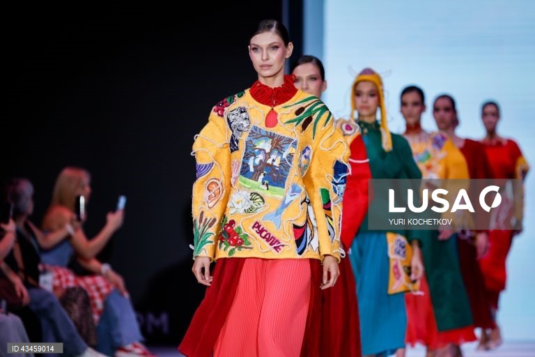 Rússia: Desfile de moda em Moscovo
