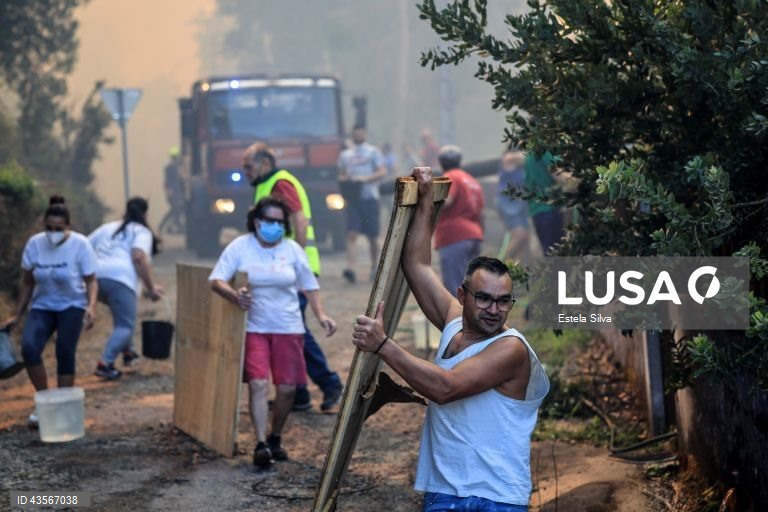 Durante o dia de hoje, a Autoridade Nacional de Emergência e Proteção Civil (ANEPC) registou mais de 120 fogos, que chegaram a ser combatidos por mais de 5.000 operacionais, apoiados por 1.500 viaturas e 39 meios aéreos, dois deles vindos de Espanha. 