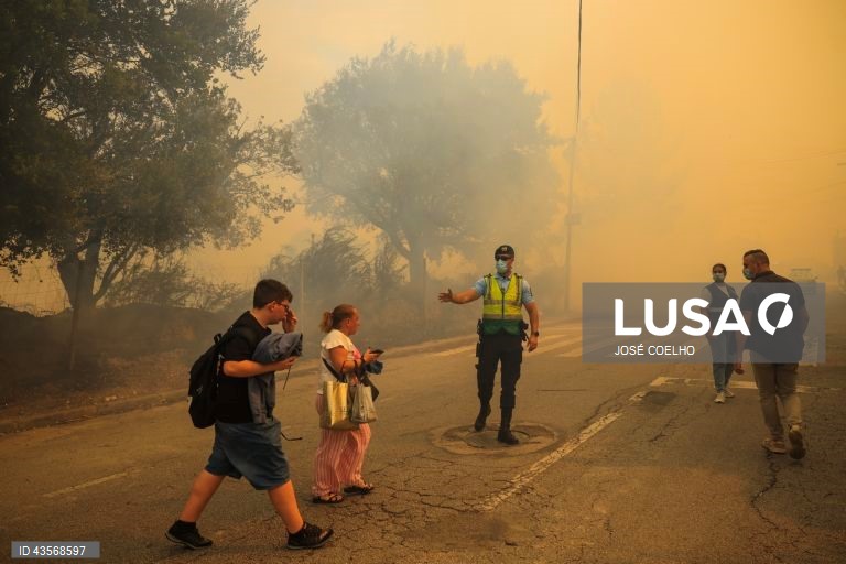 Durante o dia de hoje, a Autoridade Nacional de Emergência e Proteção Civil (ANEPC) registou mais de 120 fogos, que chegaram a ser combatidos por mais de 5.000 operacionais, apoiados por 1.500 viaturas e 39 meios aéreos, dois deles vindos de Espanha. 