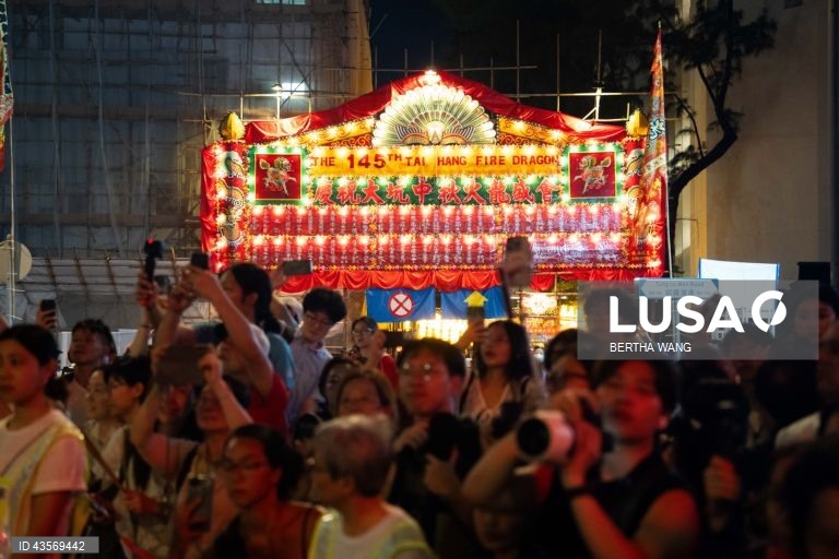 Hong Kong: Espetáculo anual de dança do dragão de fogo Tai Hang 