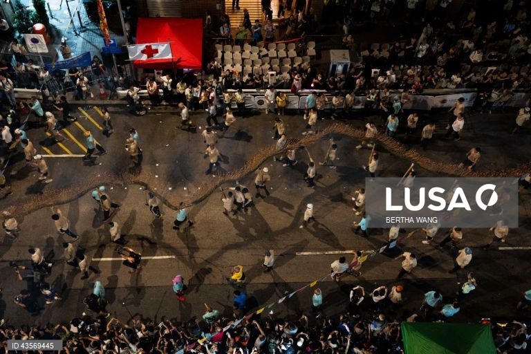 Hong Kong: Espetáculo anual de dança do dragão de fogo Tai Hang 