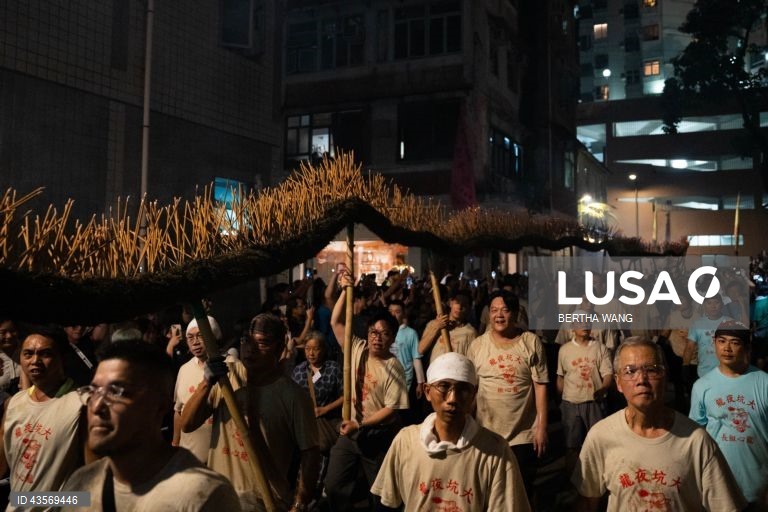 Hong Kong: Espetáculo anual de dança do dragão de fogo Tai Hang 