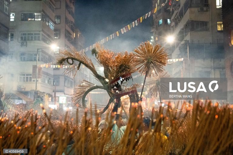 Hong Kong: Espetáculo anual de dança do dragão de fogo Tai Hang 