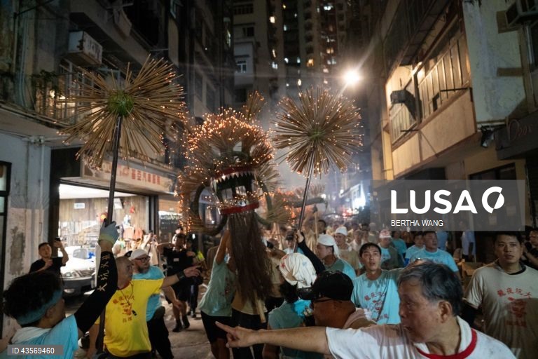 Hong Kong: Espetáculo anual de dança do dragão de fogo Tai Hang 