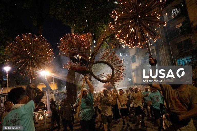 Hong Kong: Espetáculo anual de dança do dragão de fogo Tai Hang 