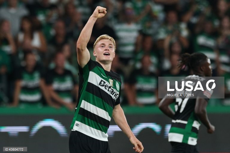 O Sporting manteve hoje três pontos de vantagem sobre o FC Porto, ao vencer em casa ao AVS, por 3-0, em jogo da sexta jornada da I Liga portuguesa de futebol.