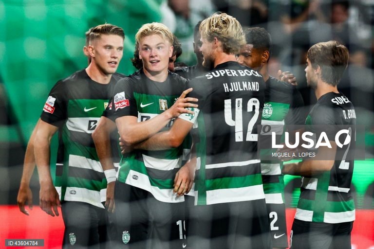 O Sporting manteve hoje três pontos de vantagem sobre o FC Porto, ao vencer em casa ao AVS, por 3-0, em jogo da sexta jornada da I Liga portuguesa de futebol.