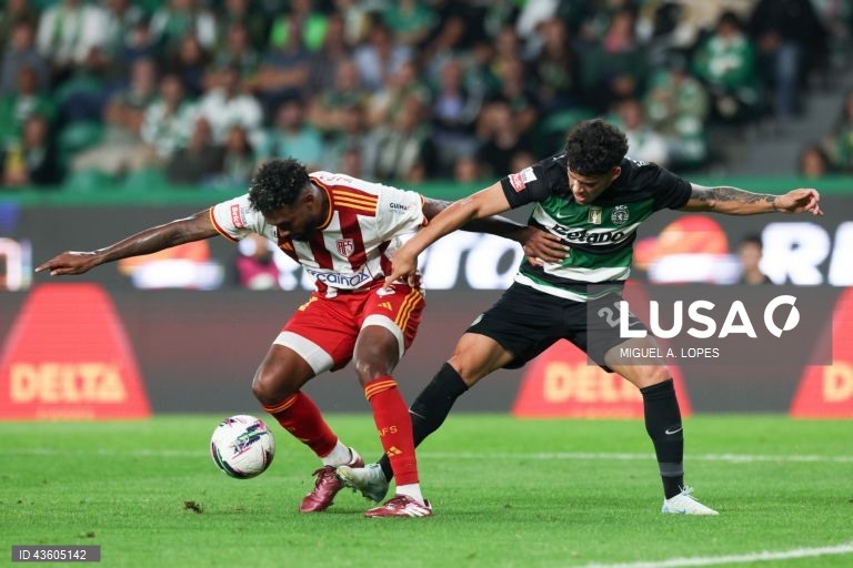 O Sporting manteve hoje três pontos de vantagem sobre o FC Porto, ao vencer em casa ao AVS, por 3-0, em jogo da sexta jornada da I Liga portuguesa de futebol.