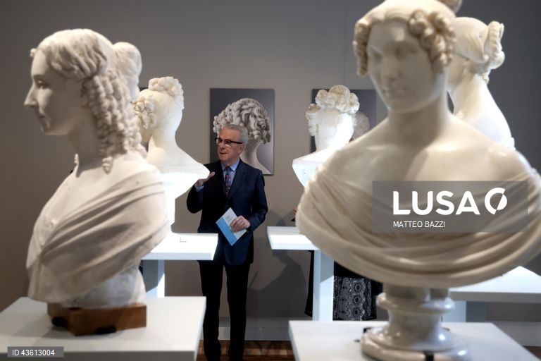 Itália: Exposição de esculturas de Lorenzo Bartolini em Milão