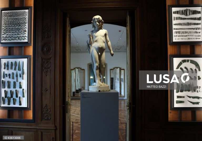 Itália: Exposição de esculturas de Lorenzo Bartolini em Milão