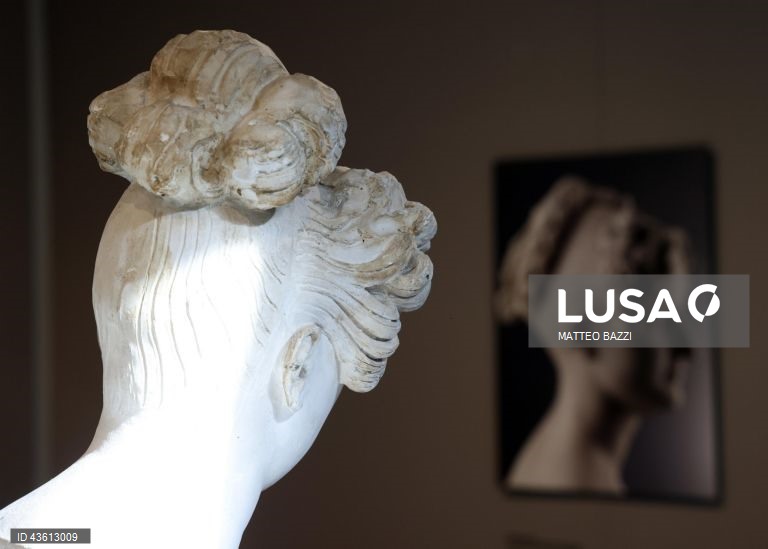 Itália: Exposição de esculturas de Lorenzo Bartolini em Milão