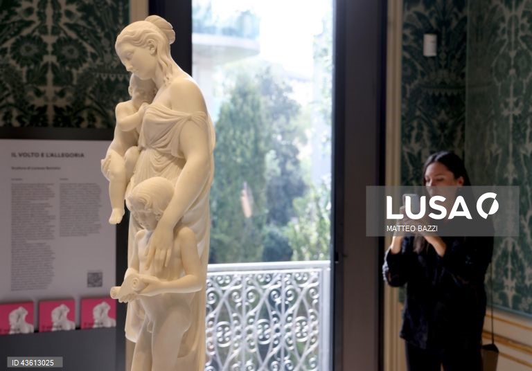 Itália: Exposição de esculturas de Lorenzo Bartolini em Milão