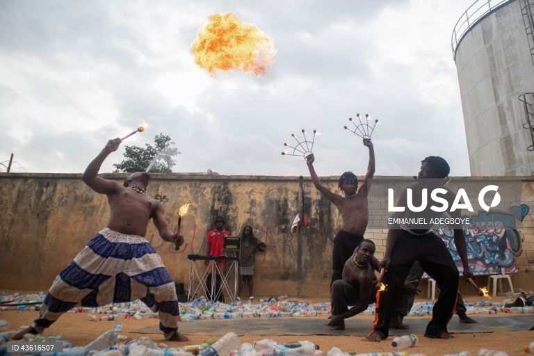 Nigéria: Festa dos bairros de lata em Oworonshoki